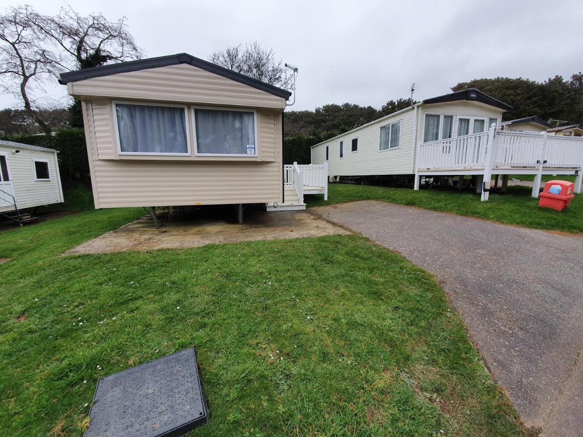 Cozy 3 Bedroom Caravan, Sleeps 8, At Parkdean Newquay Newquay (Cornwall)