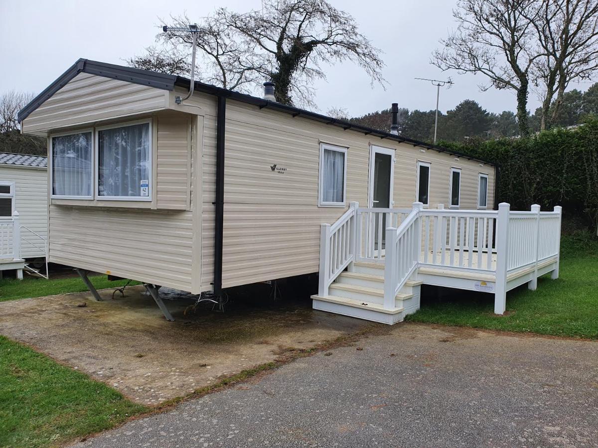 Cozy 3 Bedroom Caravan, Sleeps 8, At Parkdean Newquay