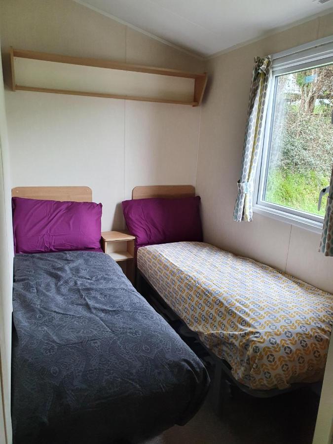 Cozy 3 Bedroom Caravan, Sleeps 8, At Parkdean Newquay Holiday home
