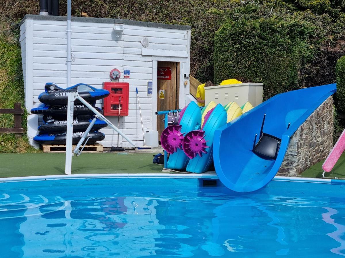 Cozy 3 Bedroom Caravan, Sleeps 8, At Parkdean Newquay Newquay (Cornwall)