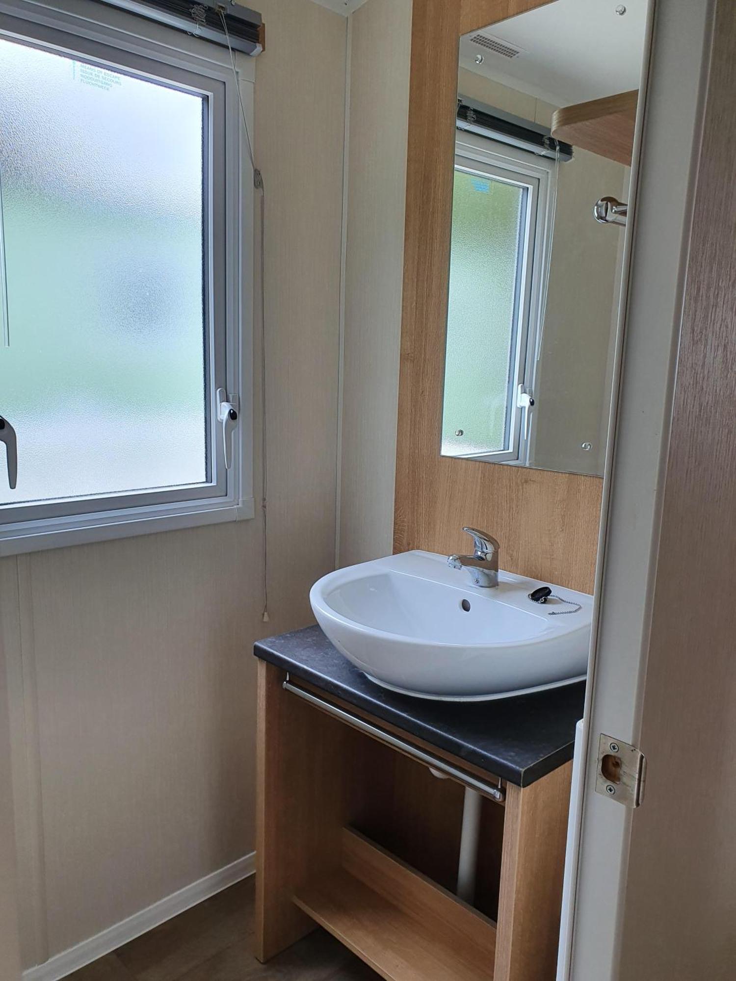 Cozy 3 Bedroom Caravan, Sleeps 8, At Parkdean Newquay Newquay (Cornwall)