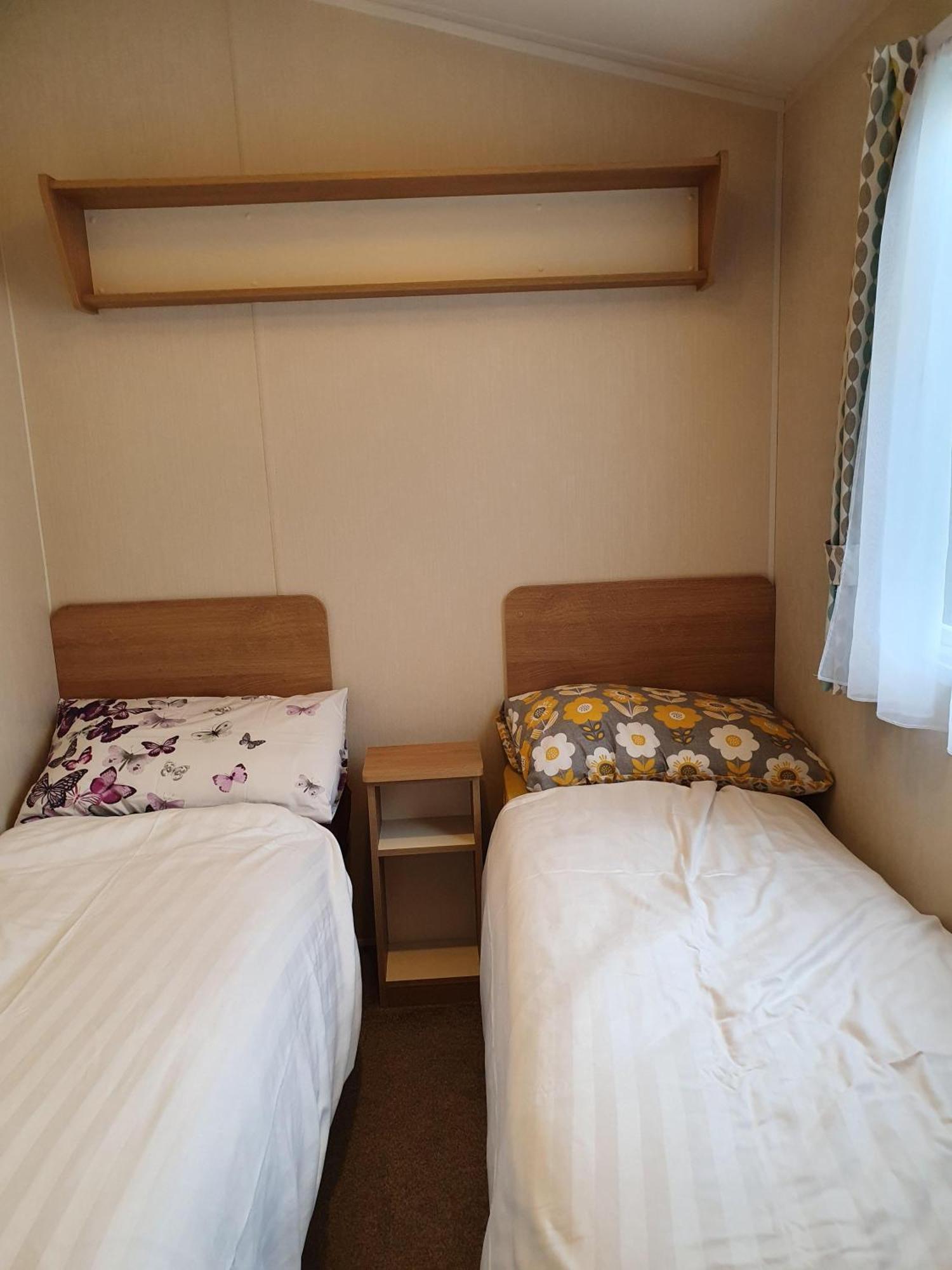 Cozy 3 Bedroom Caravan, Sleeps 8, At Parkdean Newquay Holiday home *