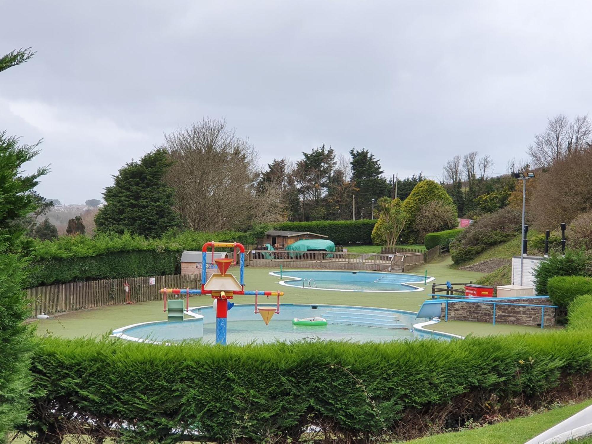 Cozy 3 Bedroom Caravan, Sleeps 8, At Parkdean Newquay Holiday home