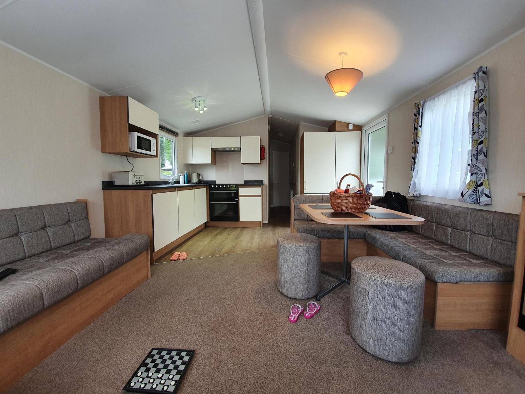 Cozy 3 Bedroom Caravan, Sleeps 8, At Parkdean Newquay