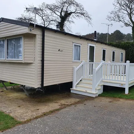 Cozy 3 Bedroom Caravan, Sleeps 8, At Parkdean Newquay Holiday Park Exterior photo